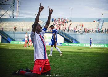 Parintins empata no fim da partida e segue líder do Grupo B no Barezão