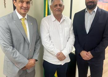 Sidney Leite busca soluções para o saneamento básico no Amazonas