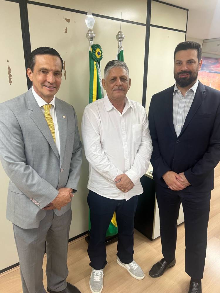 Sidney Leite busca soluções para o saneamento básico no Amazonas