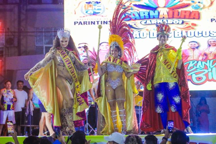 Carnailha 2024 coroa nova corte em noite de Feirão dos Blocos