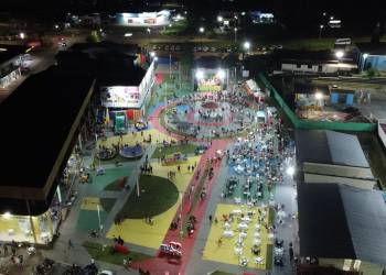 Baile infantil, concurso de fantasia e shows de samba e pagode marcam a abertura do Carnachoeira 2024