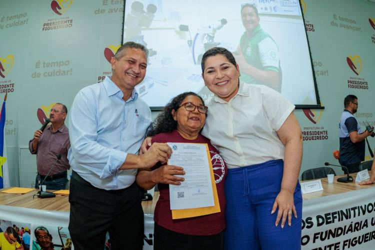 Mais 130 famílias conquistam título definitivo e registro de seus imóveis em Presidente Figueiredo