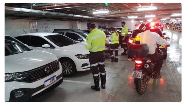 Prefeitura autua 74 motoristas utilizando vagas de estacionamento especial em shoppings centers da zona Centro-Sul