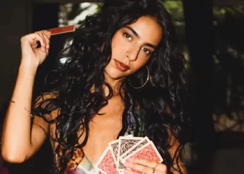 Cantora Marina Sena surpreende após declaração sobre prazer anal e diz ser “viciada na prática”