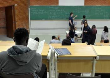 Estudantes pré-selecionados para o Fies 2024 já podem complementar a inscrição