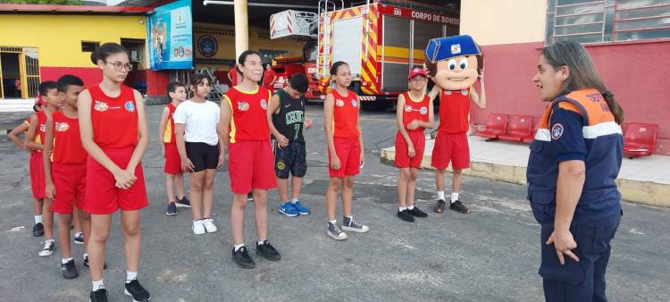 Defesa Civil do Amazonas realiza atividades de conscientização com crianças do Projeto Bombeiro Mirim