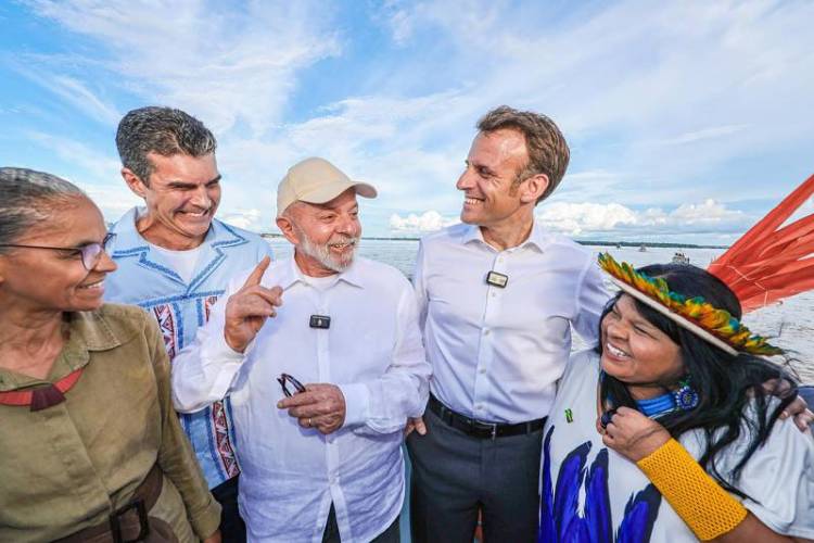 Em Belém, Lula e Macron discutem preservação ambiental e se se reúnem com lideranças indígenas