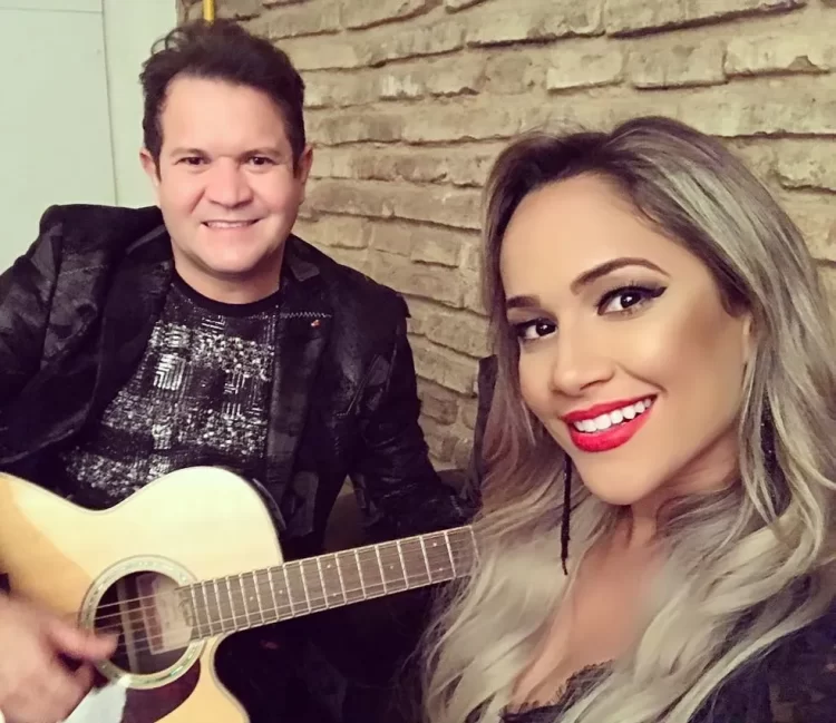 Ximbinha viaja em turnê com ‘nova Joelma’ e escoltado pela atual mulher