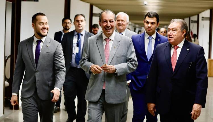 Bancada do Amazonas se antecipa e prepara defesa da Zona Franca no debate das leis complementares referentes a reforma tributária