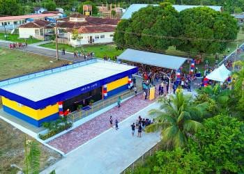 Prefeitura de Parintins entrega terceira UBS de 2024, além de campo iluminado no Santo Antônio do Tracajá