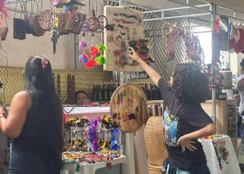 Feira da Eduardo Ribeiro terá artesanato das etnias indígenas Baré, Tikuna e Sateré-Mawé, neste domingo