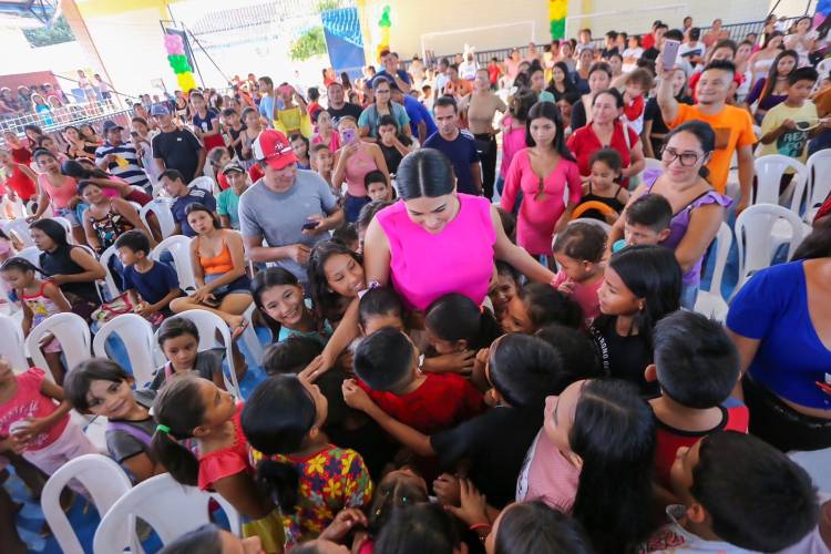 Deputada Mayra Dias distribui mais de 6 mil ovos de Páscoa para crianças da zona urbana e rural de Parintins