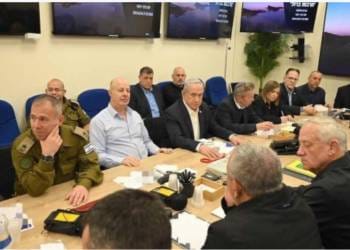 Israel diz que o Irã lançou dezenas de drones contra o país