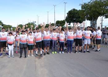 Mais de 200 pessoas participam de caminhada do TCE-AM