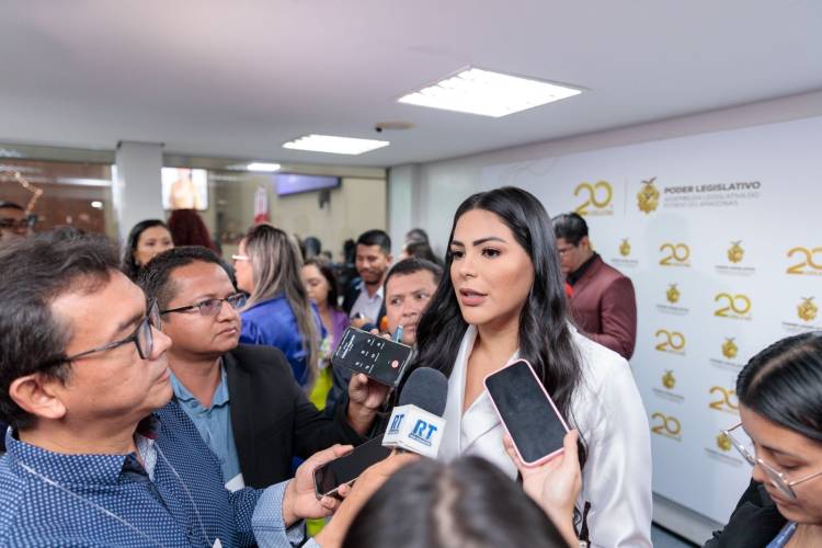 Deputada Mayra Dias cobra atenção do Estado à Maternidade Ana Braga