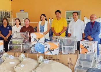 Bi Garcia entrega equipamentos de saúde em parceria com deputada Mayra Dias