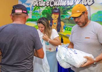 Garis recebem da Prefeitura de Nhamundá novo fardamento de trabalho