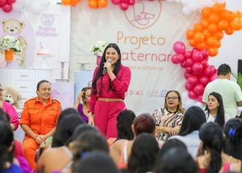 “A Mayra Dias é como uma mãe para as mães”, afirma mãe solo atendida pelo projeto Maternar