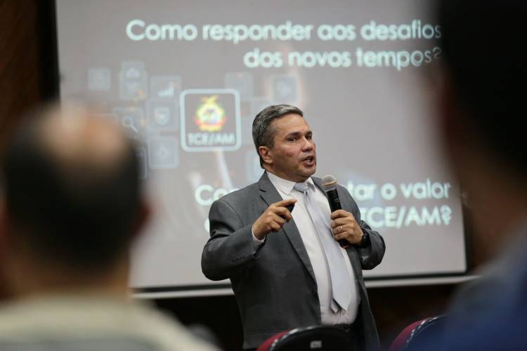 Secretário de Inteligência do TCE-AM ministra palestra em workshop de segurança pública do MPAM