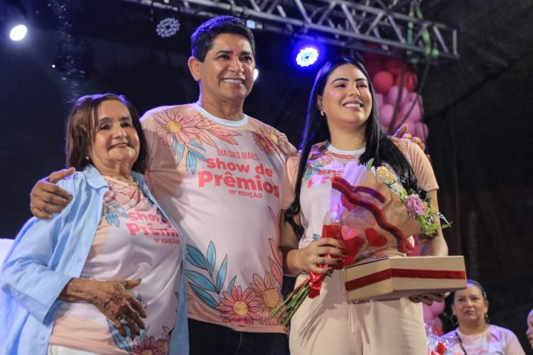 15 anos do Show de Prêmios: Prefeitura premia mais de mil mães de Parintins