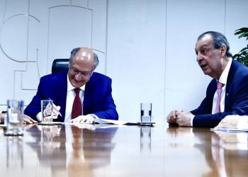 Alteração no PPB resguarda competitividade do setor de plástico no Polo Industrial de Manaus, destaca senador Omar