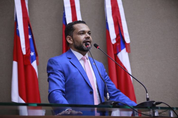 Deputado Rozenha pede dragagem do rio que dá acesso a municípios do baixo Amazonas