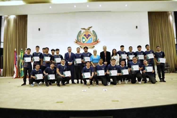 TCE-AM conclui formação de 22 alunos do programa Menor Aprendiz