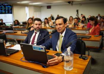 Em Comissão de Mudanças Climáticas, Sidney Leite destaca saúde indígena e integração da Amazônia