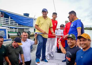 No Aduacá, Bi Garcia entrega 14ª ambulancha de Parintins