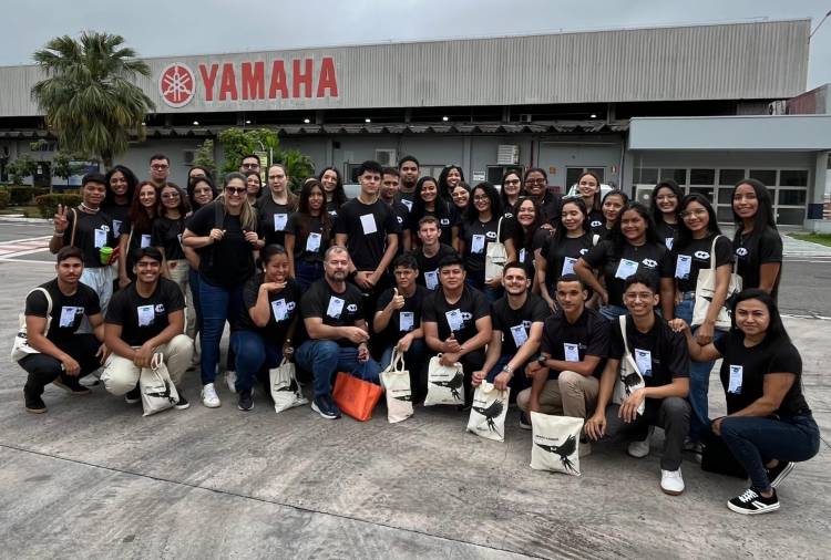 Acadêmicos de administração da UERR cumprem programação extensa na Zona Franca de Manaus