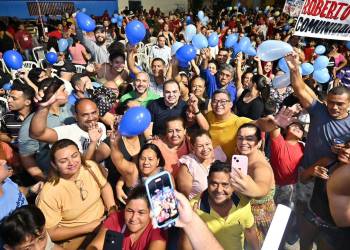 Na zona Norte, Roberto Cidade, pré-candidato à Prefeitura de Manaus, alerta população sobre as obras que só aparecem às vésperas da eleição