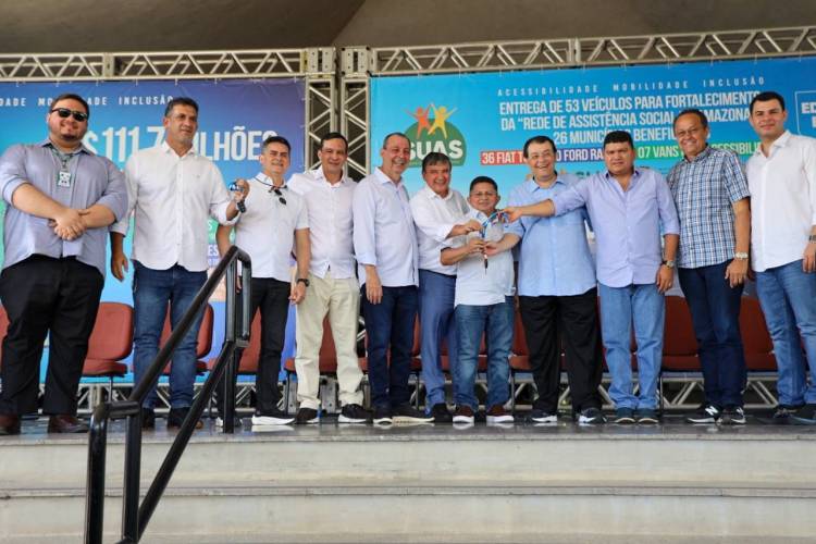 Senador Omar alerta ministro sobre seca no Amazonas e Bancada entrega lista de medidas necessárias