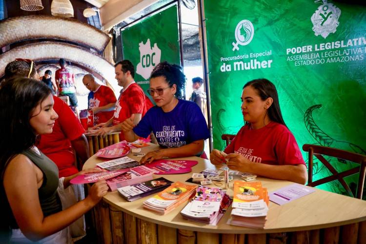 Assembleia Legislativa do Amazonas realiza atividades de orientação à população no ‘Turistódromo’ de Parintins