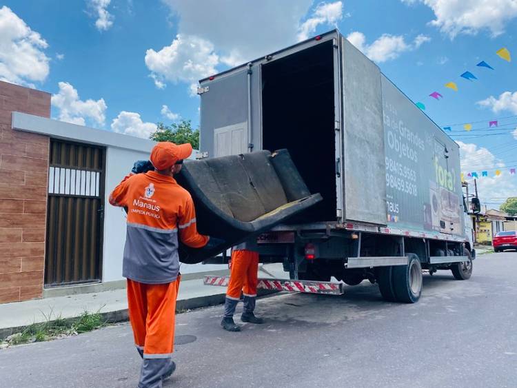 Serviço ‘Coleta Agendada’ recolhe mais de 58 mil grandes objetos e impede descarte irregular em Manaus