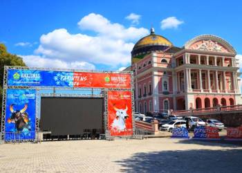 Palco para transmissão ao vivo da Festa dos Visitantes está pronto no Largo São Sebastião