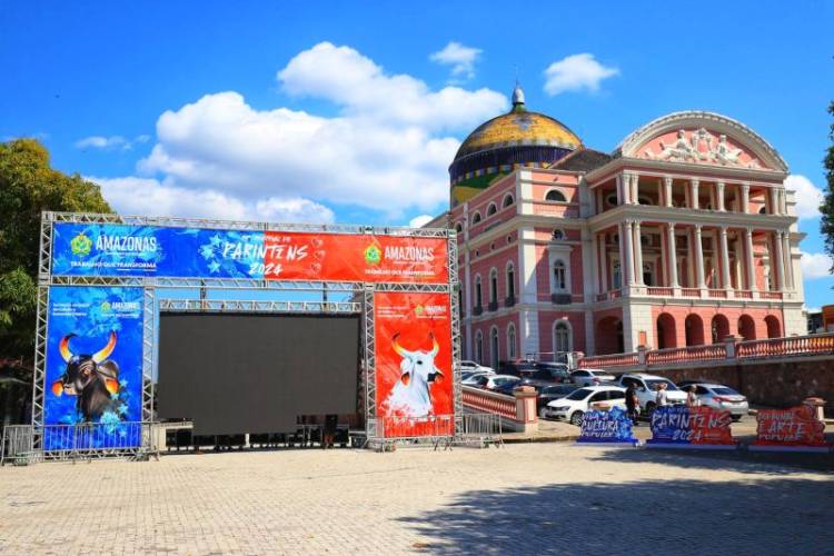 Palco para transmissão ao vivo da Festa dos Visitantes está pronto no Largo São Sebastião