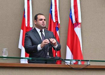 Vira lei proposta de Roberto Cidade que obriga o condutor que causar danos ao patrimônio público a arcar com despesas de restauração