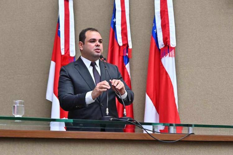 Vira lei proposta de Roberto Cidade que obriga o condutor que causar danos ao patrimônio público a arcar com despesas de restauração