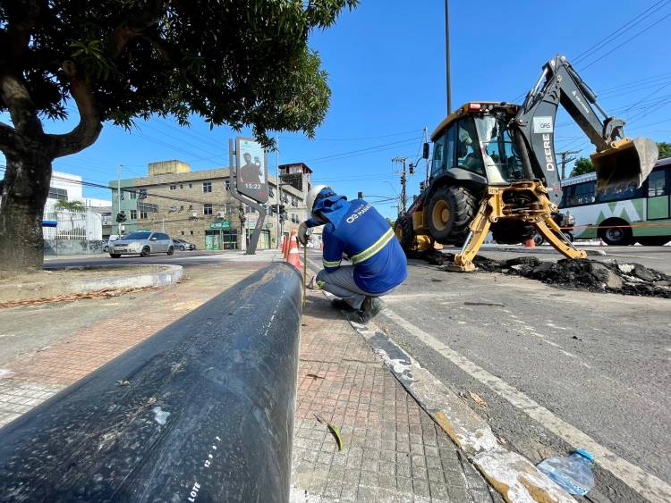 Obras de implantação de esgoto avançam na avenida Epaminondas, no Centro de Manaus