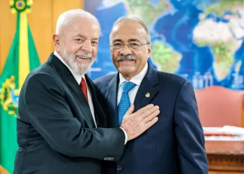 Senador Chico Rodrigues reúne com presidente Lula e leva demandas prioritárias de Roraima