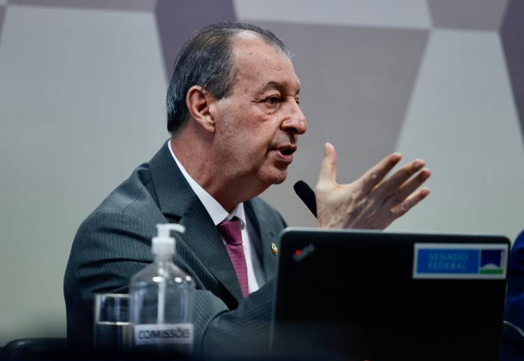 Senador Omar defende concurso público automático para a Polícia Federal em caso de déficit de 5% do efetivo