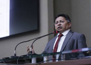 Deputado Sinésio Campos destaca valorização dos profissionais da educação após anúncio de reajuste