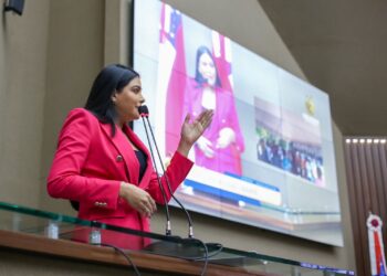 “Não vou permitir que desconstruam todo um trabalho que a gente vem desenvolvendo”, afirma deputada Mayra Dias após denunciar abuso de poder na Aleam