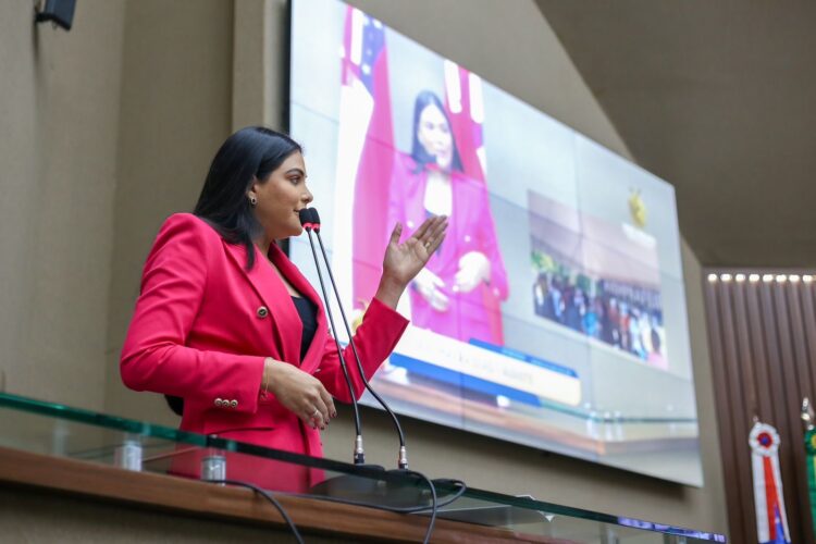 “Não vou permitir que desconstruam todo um trabalho que a gente vem desenvolvendo”, afirma deputada Mayra Dias após denunciar abuso de poder na Aleam