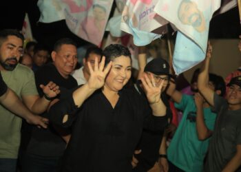 Multidão toma as ruas em apoio à reeleição de Patrícia Lopes em Presidente Figueiredo