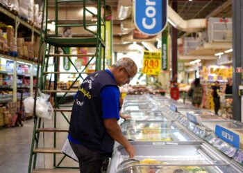 Procon -AM orienta consumidores sobre os cuidados na hora das compras em supermercados