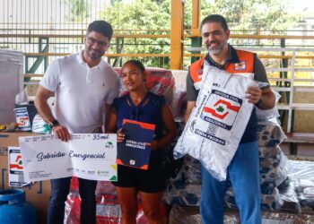 Governo do Amazonas e Prefeitura de Nhamundá realizam entregas de ajuda humanitária para vítimas de incêndio ocorrido no município