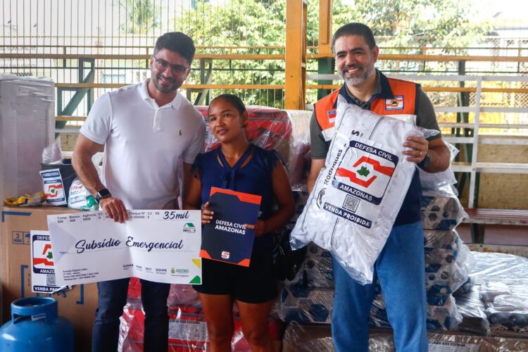 Governo do Amazonas e Prefeitura de Nhamundá realizam entregas de ajuda humanitária para vítimas de incêndio ocorrido no município