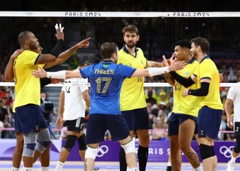 Vôlei masculino: Brasil vence Egito e se garante nas quartas em Paris