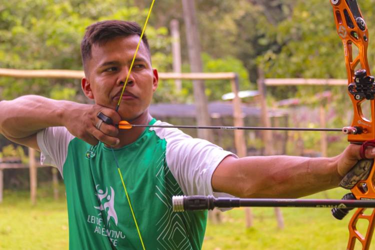 Isabelle Nogueira incentiva doações para projeto de Arquearia Indígena em dia que celebra povos originários